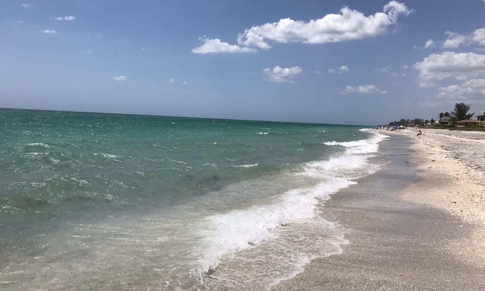 Englewood Casa | Surf's Up en Beachcomber de Manasota Key!