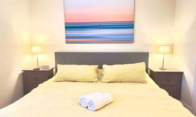 Rehoboth Beach Condominio | Surf Shack Condo! Centrally located to beaches, shopping, and entertainment