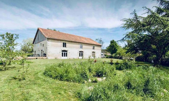 Jau-Dignac-et-Loirac Casa | Surf, Skate and Wine house.