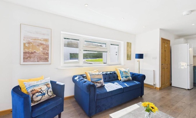Newquay Casa | Surf View by Signature Stays - Newquay House with Pool - Parking - Sleeps 6