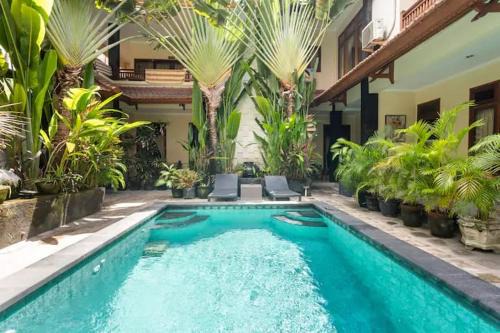 Downtown Kuta Apartamento | SURFARIS INN on poppies 2