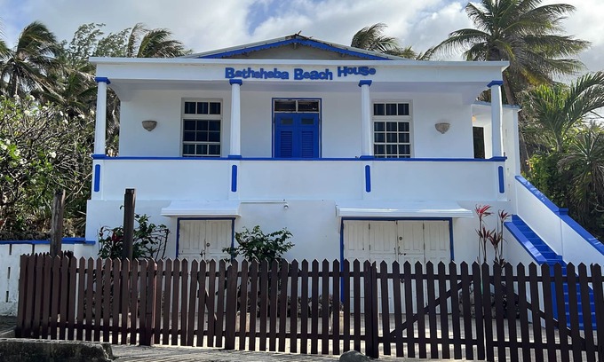 Hill Crest Casa | Surfs Up - bungalow style Beachhouse opposite Atlantic Ocean