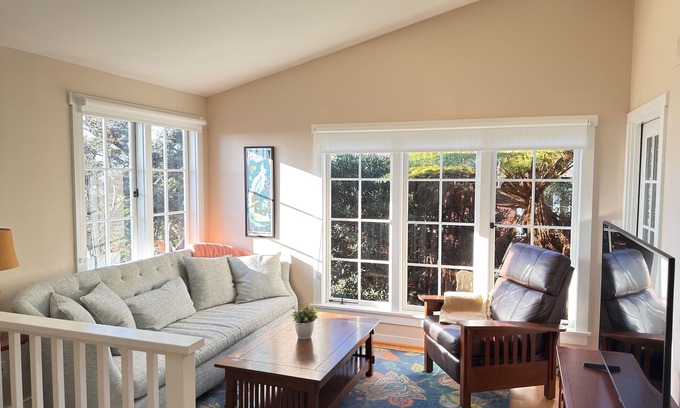 La Jolla Apartamento | Surfside Ocean-View Oasis – Steps from Windansea Beach