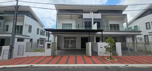 Larut Casa | Suria Aman Homestay Semi-D 5 Rooms 5 Bathrooms