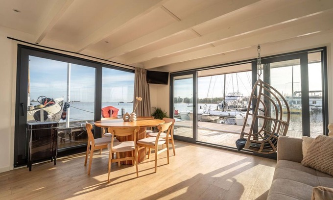Monnickendam Alquiler De Eote | Surla Houseboat "De Saek" with tender