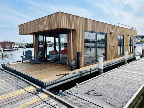 Monnickendam Alquiler De Eote | Surla Houseboat "De Albatros" in Monnickendam Tender included