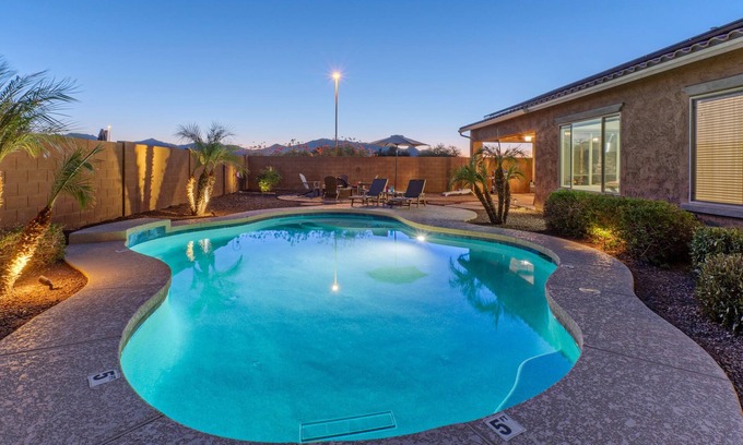 Surprise Farms Casa | Surprise: One Story, Mt VIEWS, Games, Pool w/Optional Heat, Spa, Outdoor Wood Fireplace & Gas Grill