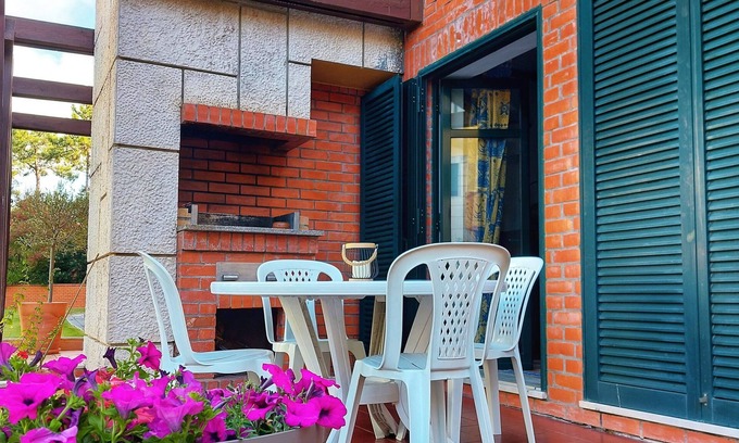 Mira Apartamento | Surrounded by nature, close to the beach, you'll find a relaxing atmosphere here.