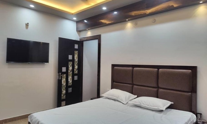 Mahmoorganj Apartamento | Surya Niwesh 103