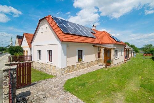 Veszpremfajsz Apartamento | Sváb Ház