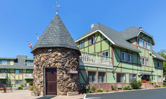 Solvang Hotel | Svendsgaard's Danish Lodge Americas Best Value Inn