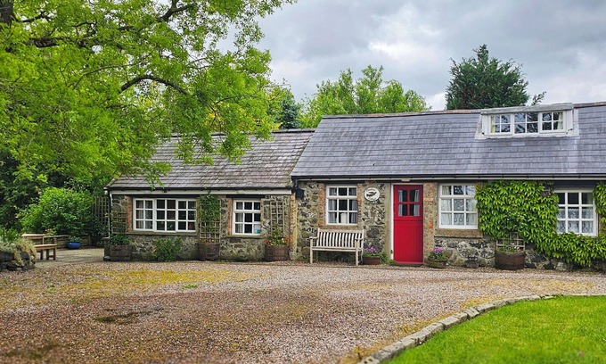 Bushmills Cabaña | Swallow cottage, a quiet haven on the north Antrim Coast