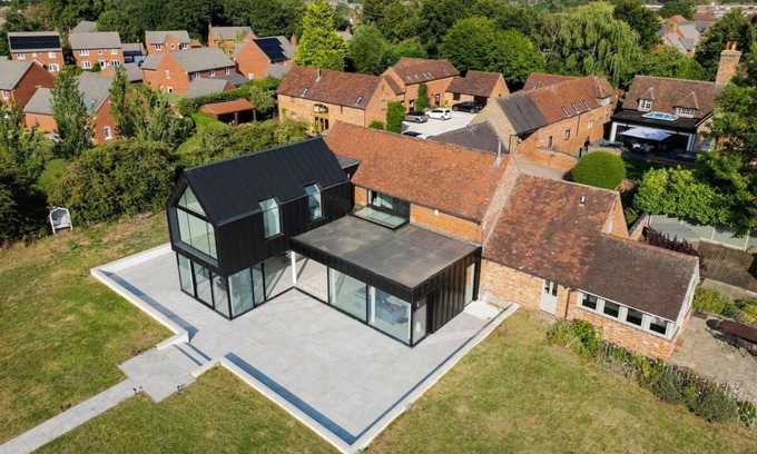 Rugby Casa | Swallow Fields Old Barn | Elegant Luxury Barn by Eason Stays