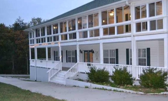Pikeville Cama Y Desayuno | Cascade Inn en Fall Creek Falls