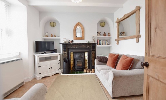 St Just Cabaña | Swallow's Nest - cosy miner's cottage in the heart of St Just, dog friendly