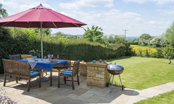 Broadway Cabaña | Swallows Rest, Sleeps 6, Walks on Doorstep