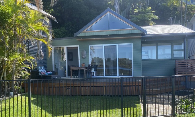 Marks Point Cabaña | Swan Bay Hideaway Cottage at Marks Point