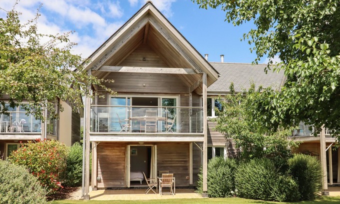 Eleighwater Cabaña | SWANDOWN, 18 NETHERHAYE, pet friendly in Cricket St. Thomas