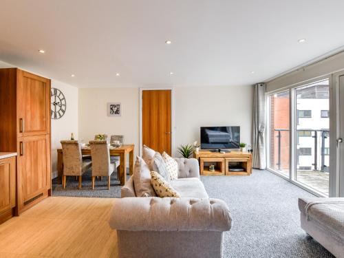 Castle Apartamento | Swansea Marina - Sleeps 4 - Underground parking