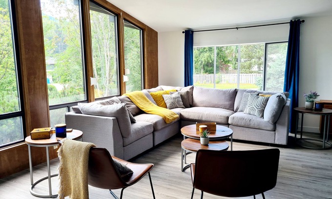 Swansea Point Casa | Swansea's best kept secret! Well situated, recently renovated, family operated.