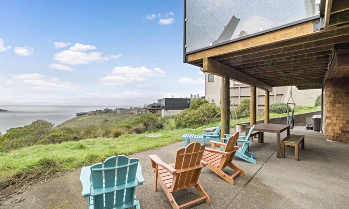 Dillon Beach Casa | *Sweeping Ocean Views*Hot Tub*King Bed*Garage