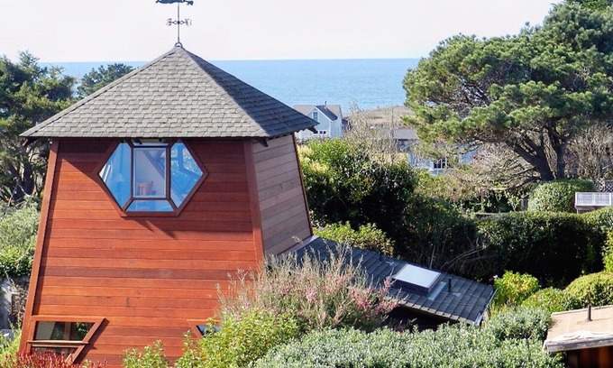 Mendocino Apartamento | Vistas panorámicas del océano enclavadas en un exquisito jardín privado.