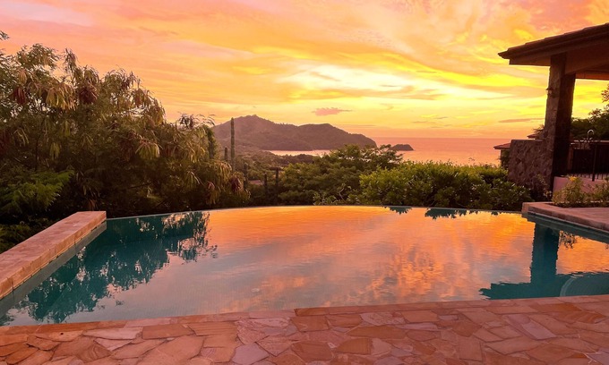 Coco Casa | Villa Vista Magnifica - Oceanview Hillside Home