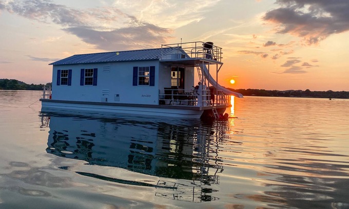 Lenoir City Alquiler De Eote | Sweet Abi Mae - Cruising houseboat in Knoxville TN