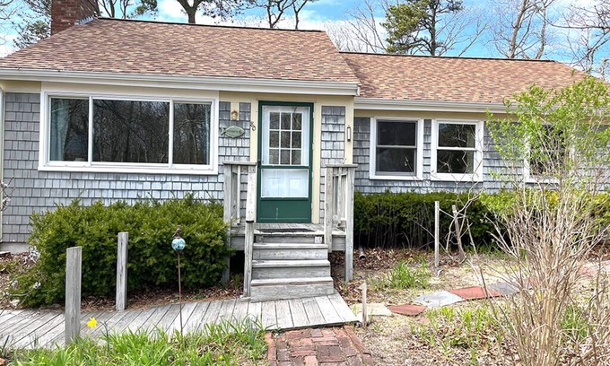 Brewster Casa | Sweet Cape Cod Cottage Close to Beaches, Cape League Baseball and Ice Cream