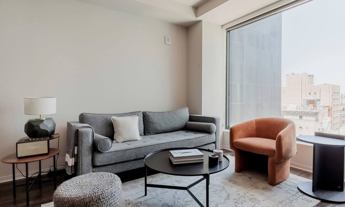 Theatre District Apartamento | Sweet Chinatown/Theater Dist 2BR w/ Gym, close to Bars, by Blueground