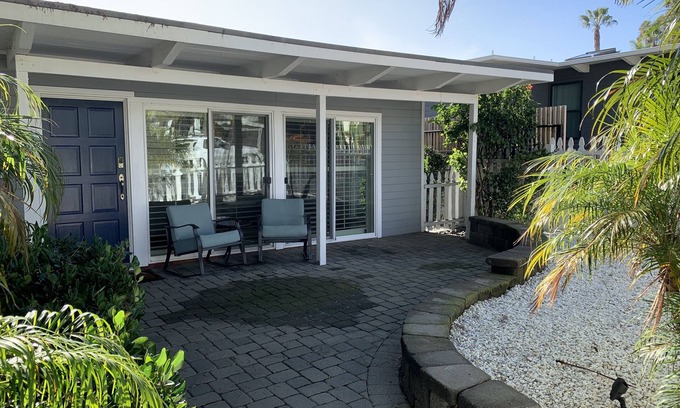 Roseville - Fleet Ridge Casa | Sweet cottage home close to beaches, airport and other attractions