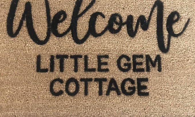 Woodfin Cabaña | ¡Una casa dulce y acogedora con una mezcla de estilo moderno y vintage te espera!