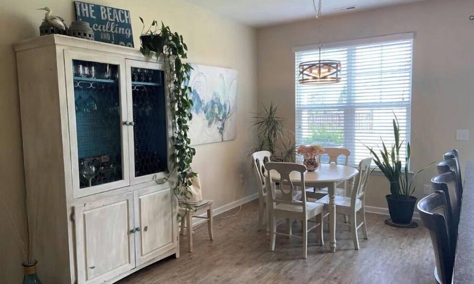 Murraysville Casa | Sweet Dreamin' Stylish townhome all your own!