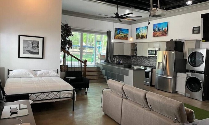 Douglasville Casa | Sweet Georgia Living Room