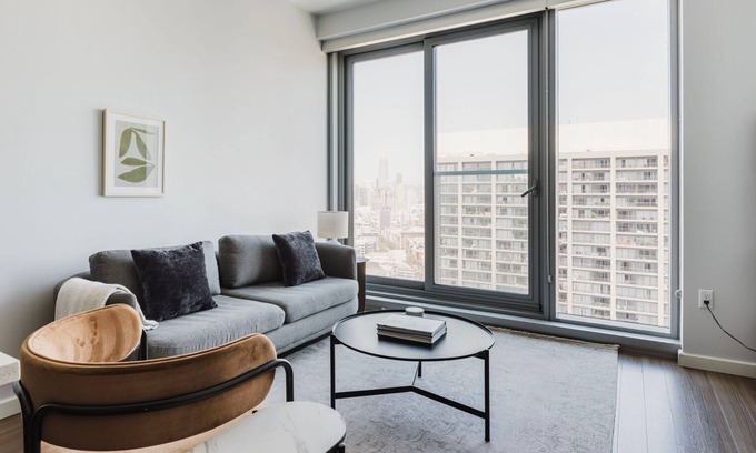 Civic Center Apartamento | Sweet Hayes Valley 1BR w/ Spa, Pool, & Fitness Center