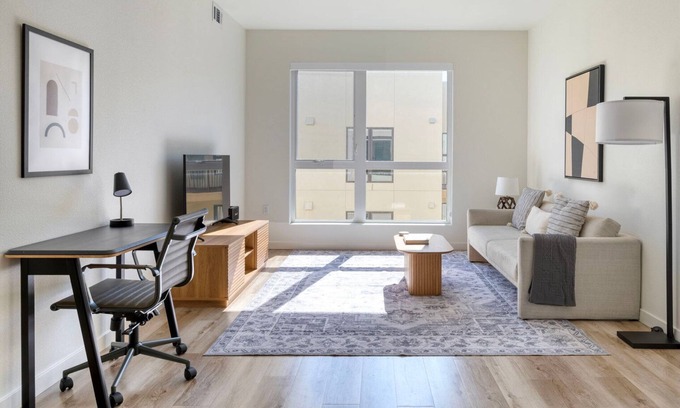 Hayward Apartamento | Sweet Hayward 1BR w/ Heated Pool & EV Charging Stations, by Blueground