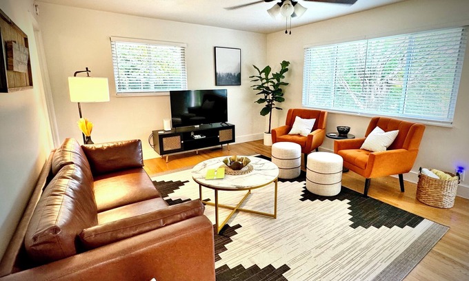 Knoxville Casa | Sweet Home Knoxville - 7 min. to UTK Stadium & Downtown