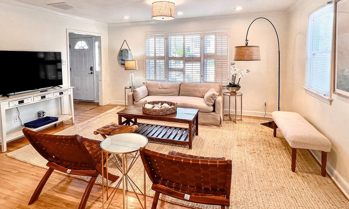 Dam Neck Casa | Sweet Home Near Croatan Beach & Boardwalk with Deck, WiFi, Bikes - 2 Dogs OK