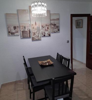 El Prat de Llobregat Apartamento | Sweet house close to airport