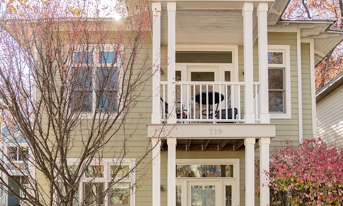 Michigan City Cabaña | Sweet Inn Coach House near beautiful beach on Lake Michigan in Beachwalk