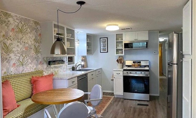Yuma Casa | Sweet little Casita located in the heart of Yuma. 55+ park. Golf Cart included