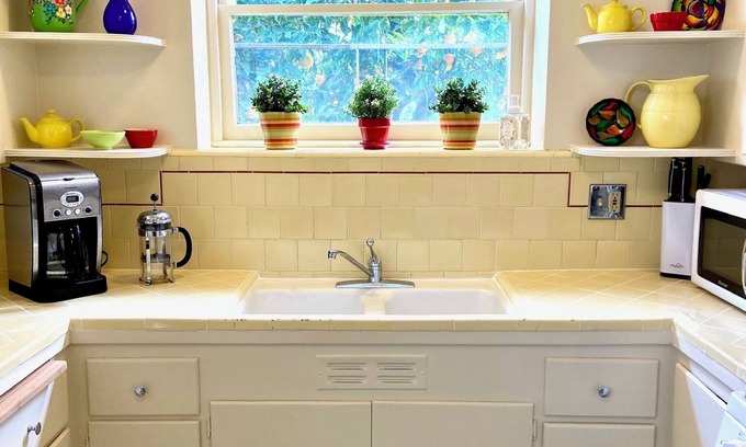 Estudillo Estates - Glen Casa | Sweet mid-century bungalow in beautiful San Leandro neighborhood.