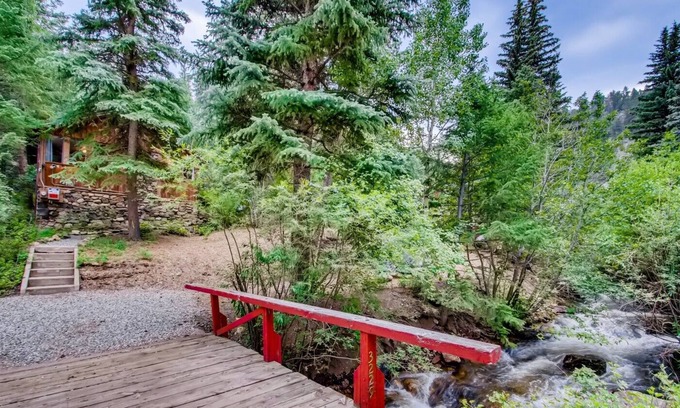 Idaho Springs Cabina | Sweet Pine Waterfront Pet Friendly Cabin