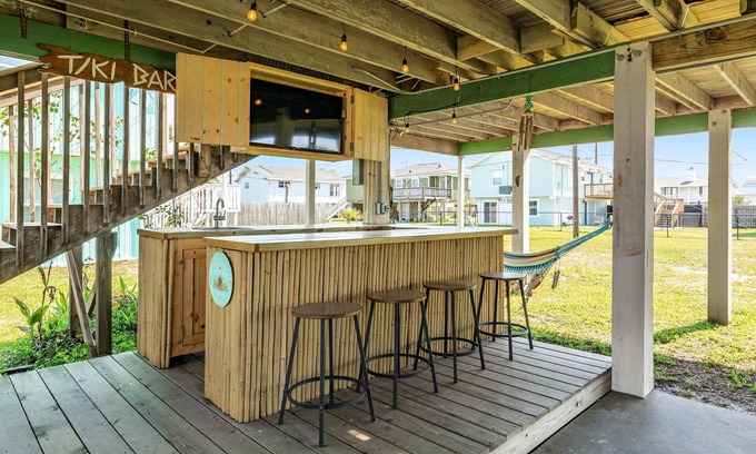 Jamaica Beach Casa | Meet our Sweet Pineapple: Where Life’s a Beach (Literally) 🏄♀️