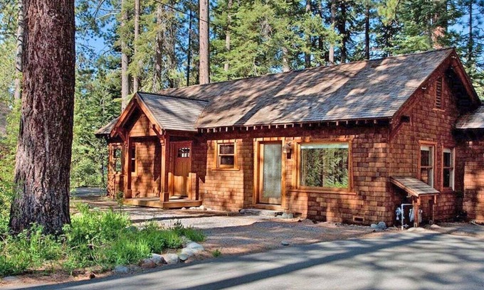 Lake Forest Cabaña | Sweet Retreat Cottage - Walk to Lake