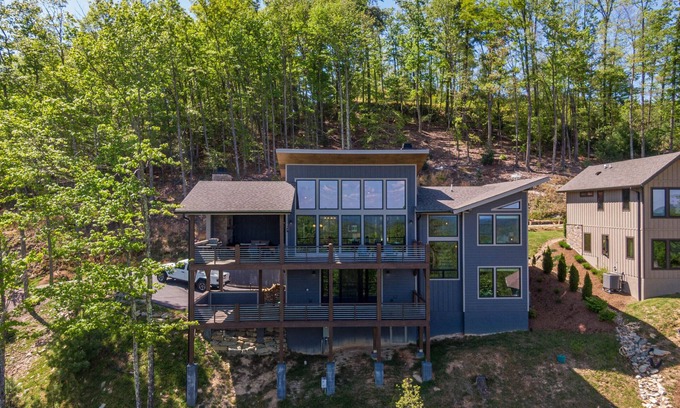 Deep Gap Casa | Sweet Sejour - Luxury home in BRMC with long views, hot tub, pool table