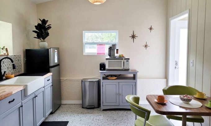 Trailer Estates Apartamento | Chickadee Cozy 1/1 Apt six miles to IMG