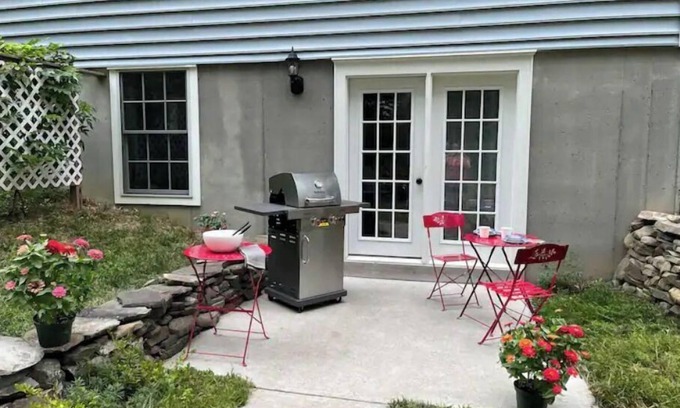 New Paltz Apartamento | Sweet spot studio on village outskirts