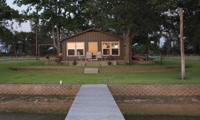 Van Zandt County Cabina | Cabaña pintoresca en el lago privado-11357 FM 858, Ben Wheeler, TX 75754