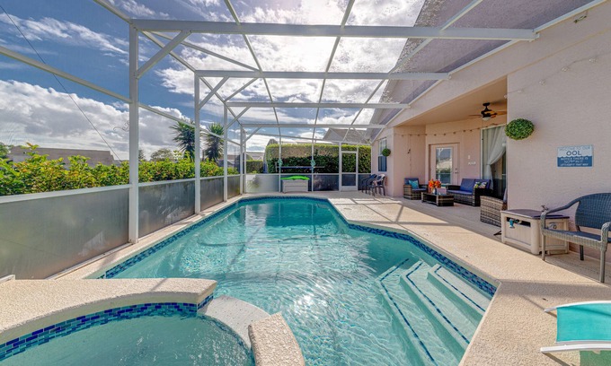 Davenport Casa | Sweet Sunshine Retreat near Disney. 4 king beds. Free heated pool.
